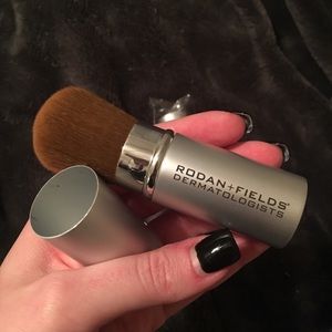 Rodan and Fields Mineral Peptides Brush